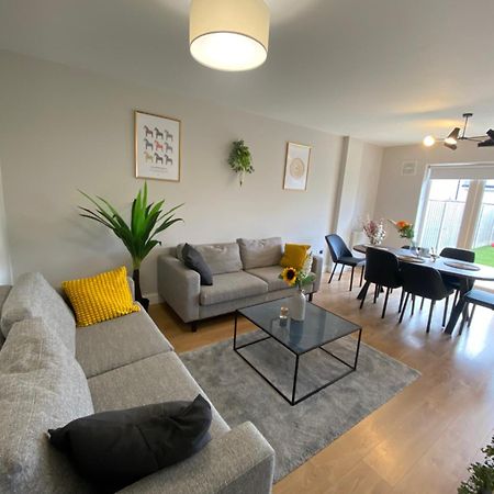 Extra Large Room In New House At Citywest Dublín Exterior foto