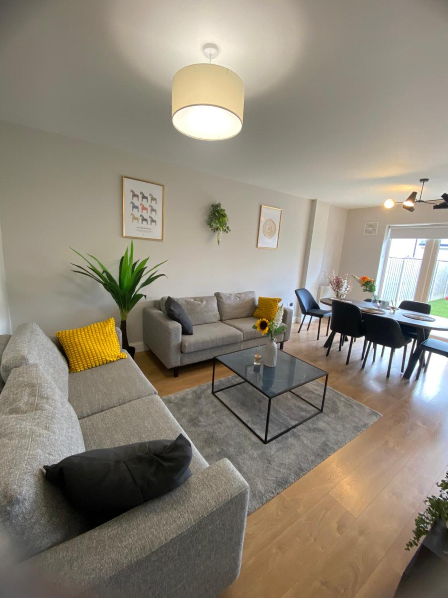 Extra Large Room In New House At Citywest Dublín Exterior foto