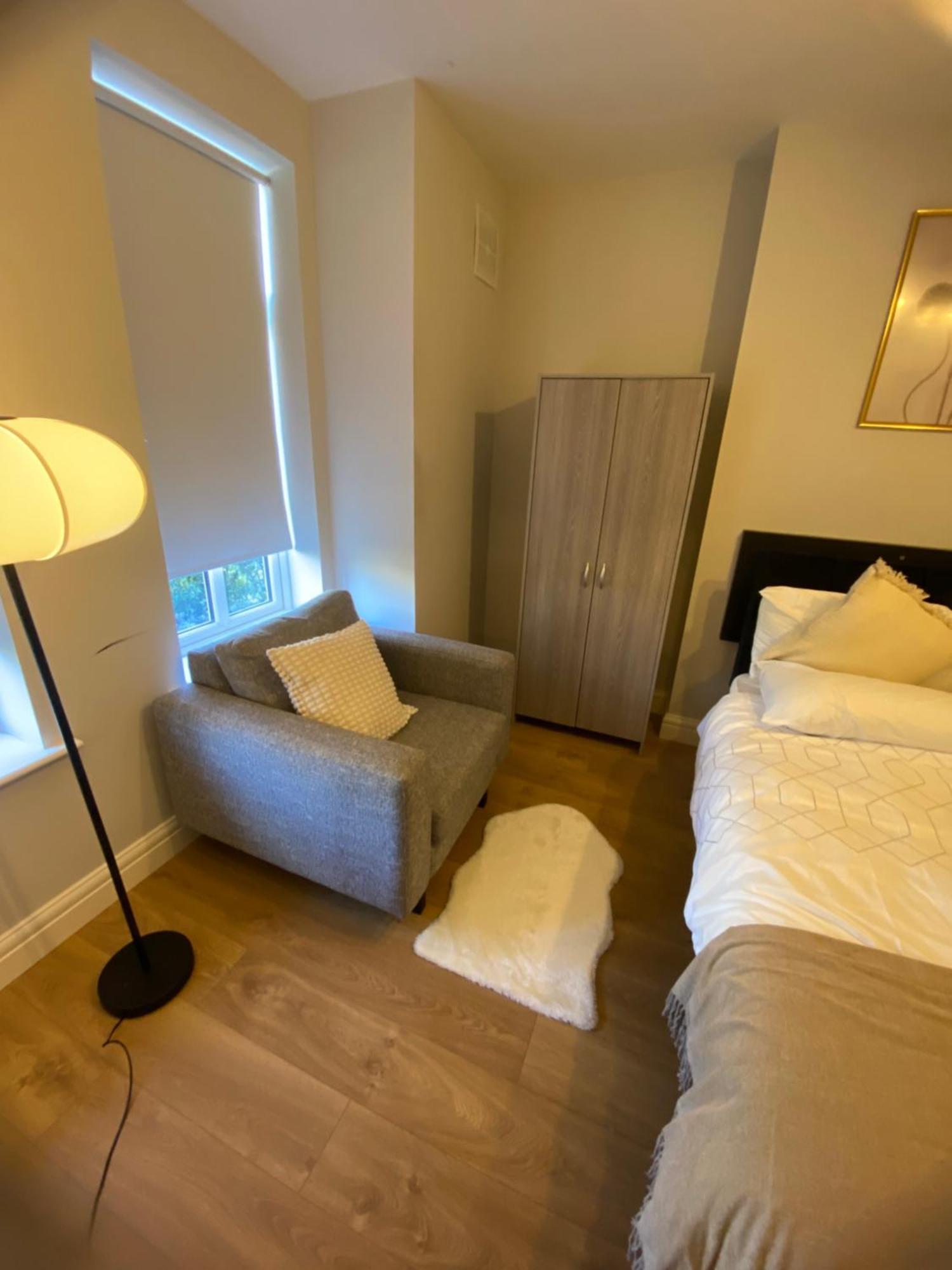 Extra Large Room In New House At Citywest Dublín Exterior foto