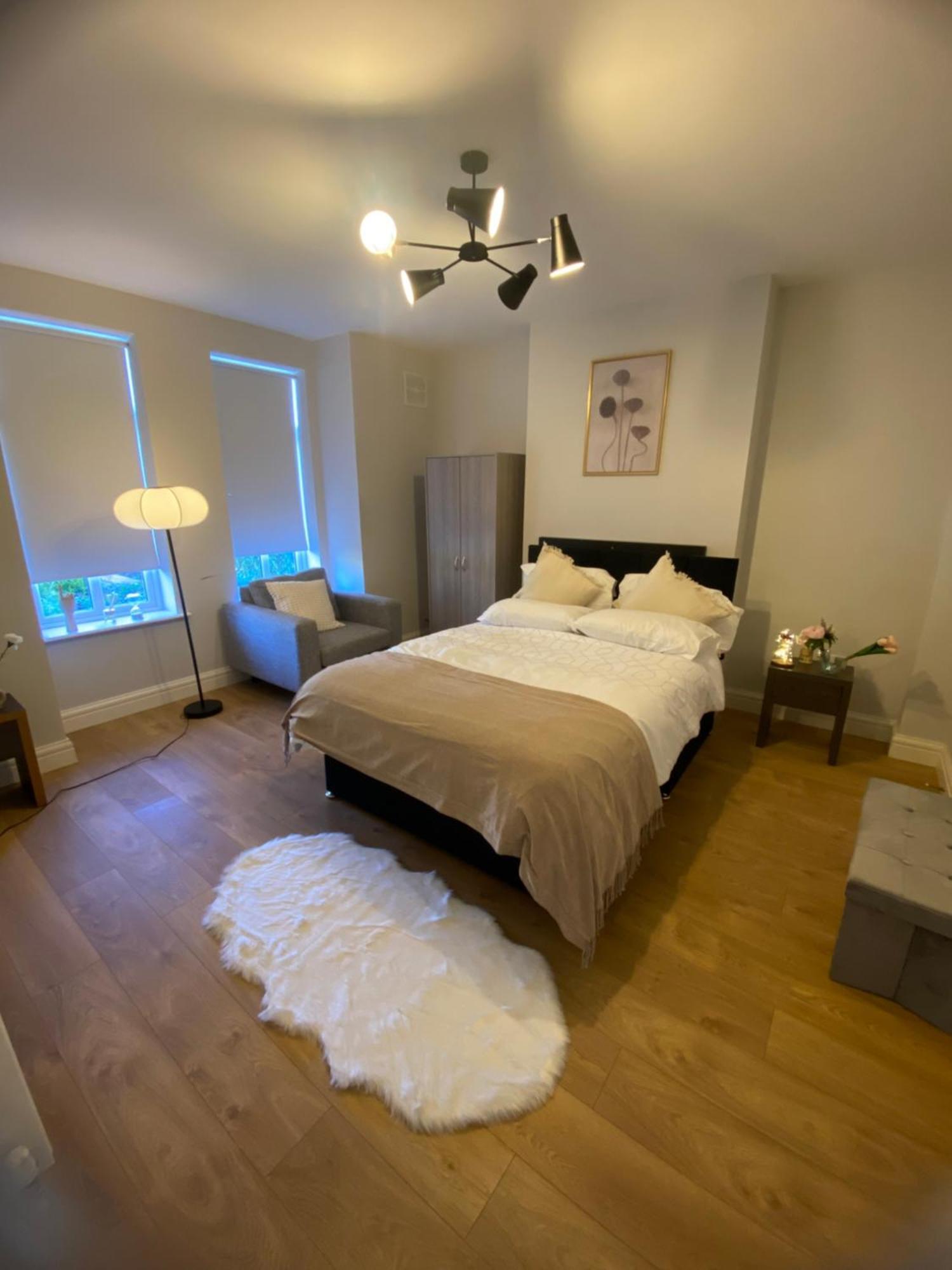 Extra Large Room In New House At Citywest Dublín Exterior foto