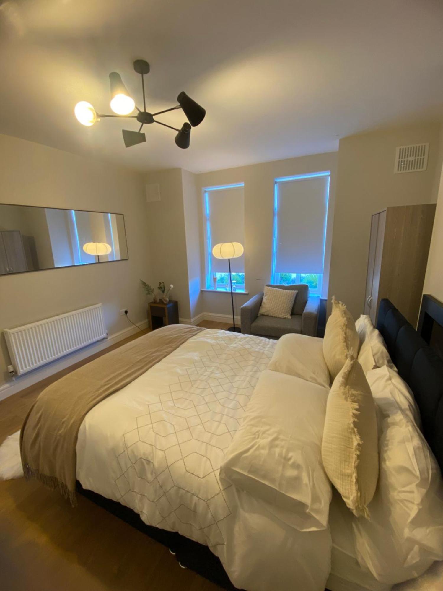 Extra Large Room In New House At Citywest Dublín Exterior foto