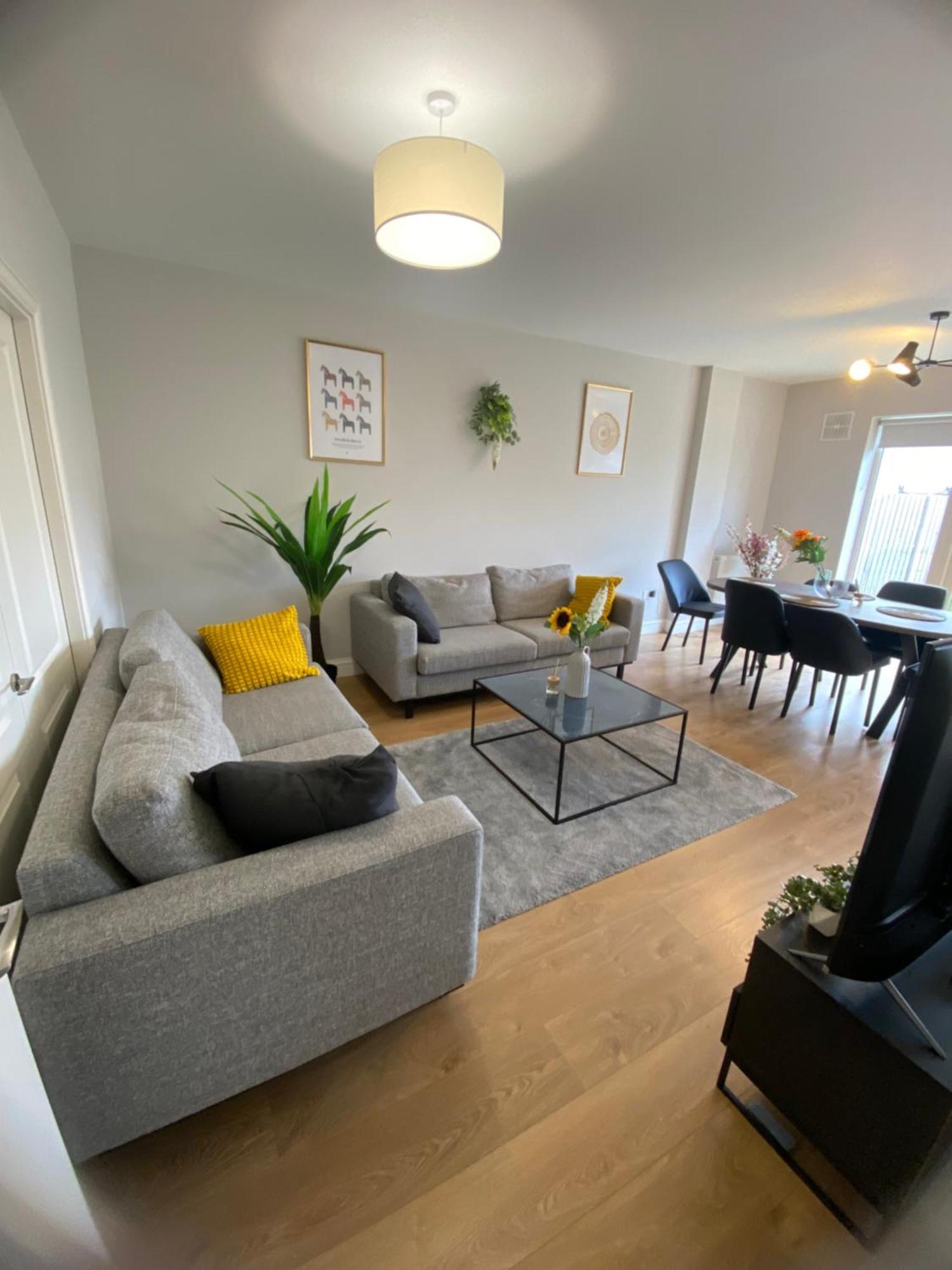 Extra Large Room In New House At Citywest Dublín Exterior foto